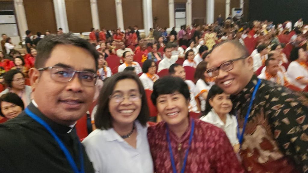 Bersama Romo Albertus Agus Ariestiyanto, MSF Moderator PDKK Alleluya dan Romo Fransiscus Anggras MSF Moderator PDKK Alleluya 2022-2025